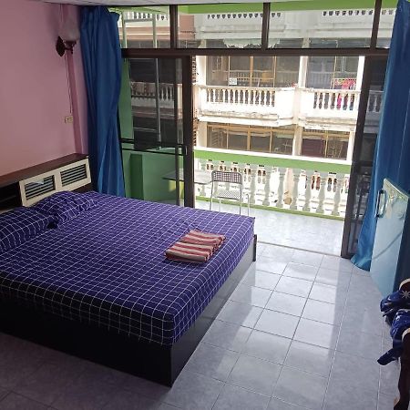 Yuri Guesthouse Bãi biển Jomtien Ngoại thất bức ảnh