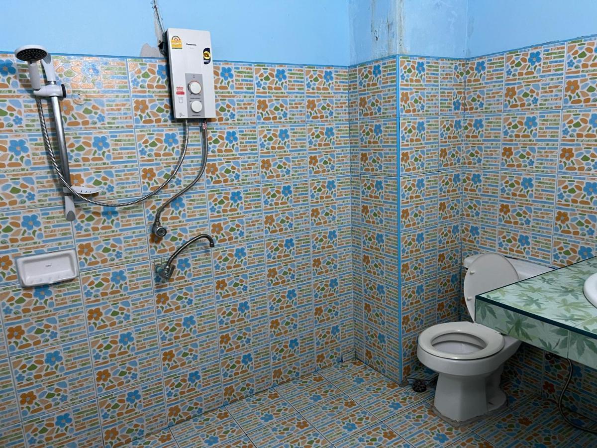 Yuri Guesthouse Bãi biển Jomtien Ngoại thất bức ảnh