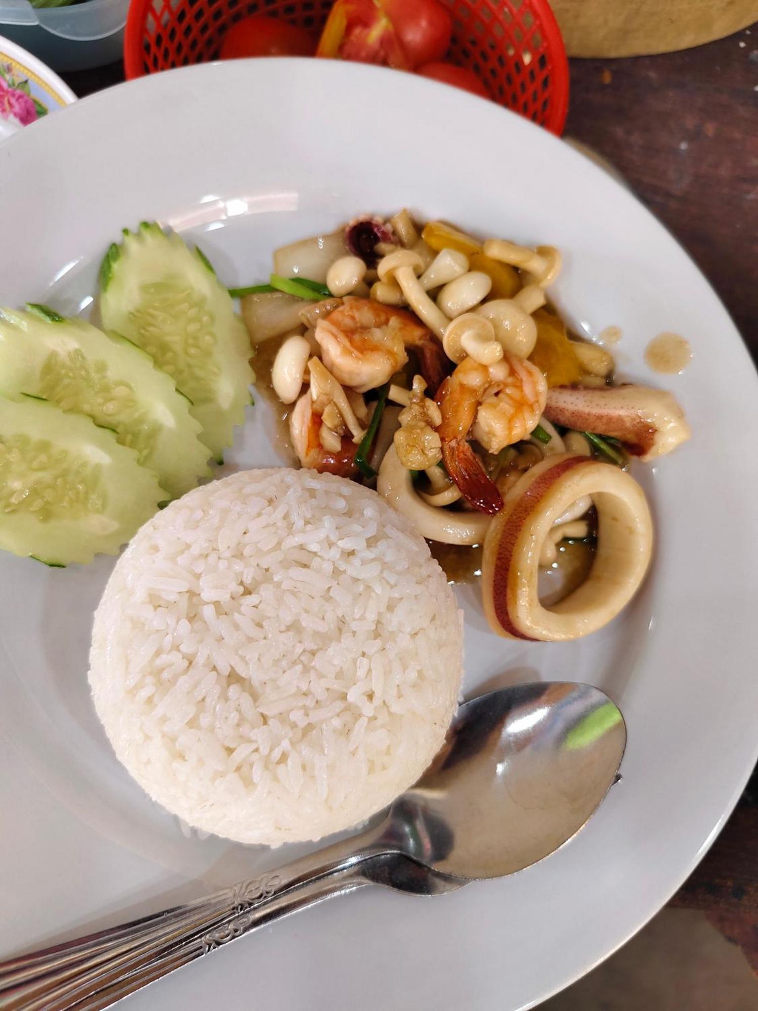 Yuri Guesthouse Bãi biển Jomtien Ngoại thất bức ảnh