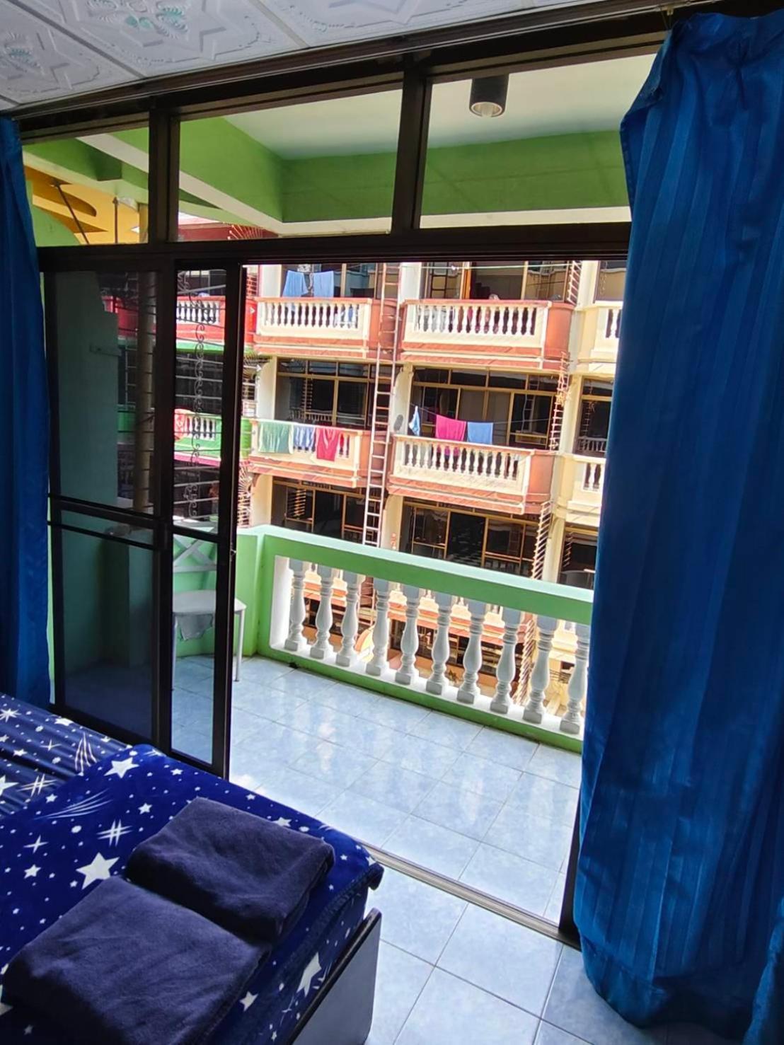 Yuri Guesthouse Bãi biển Jomtien Ngoại thất bức ảnh